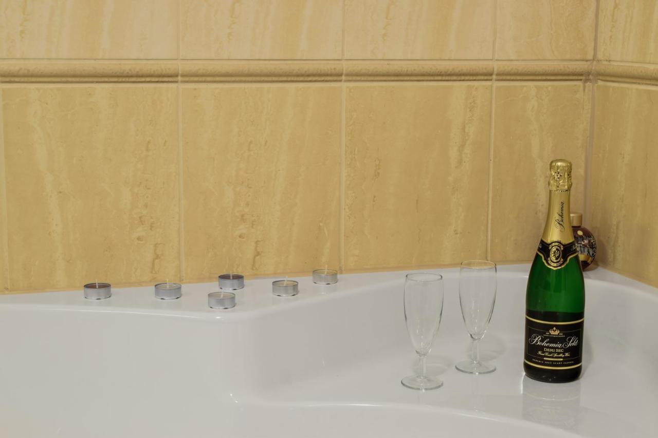 拉罗萨酒店 Frýdek-Místek 外观 照片